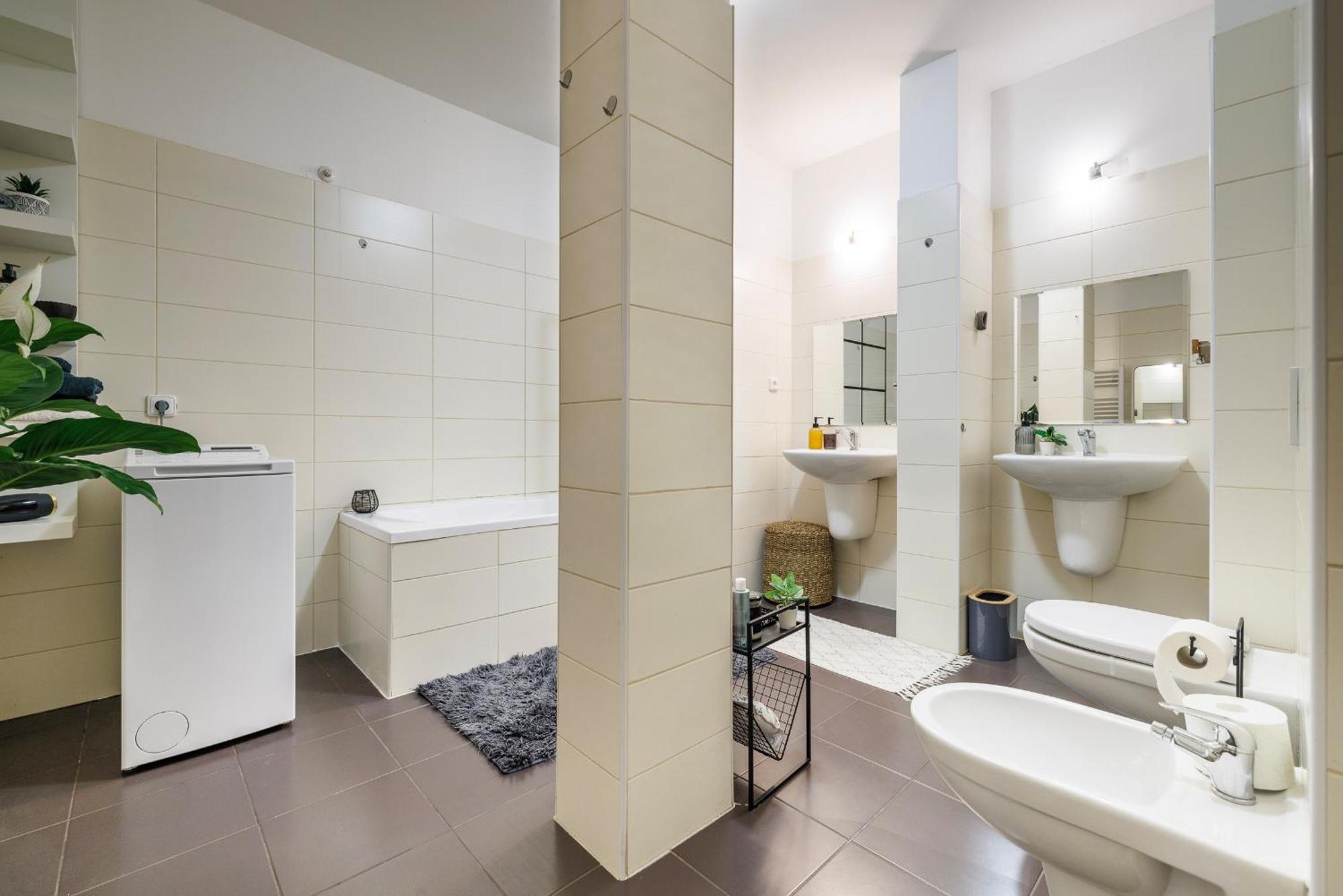 Spacious Flat & Parking Possibility, 3 Stops To Wenceslav Square Praga Exterior foto