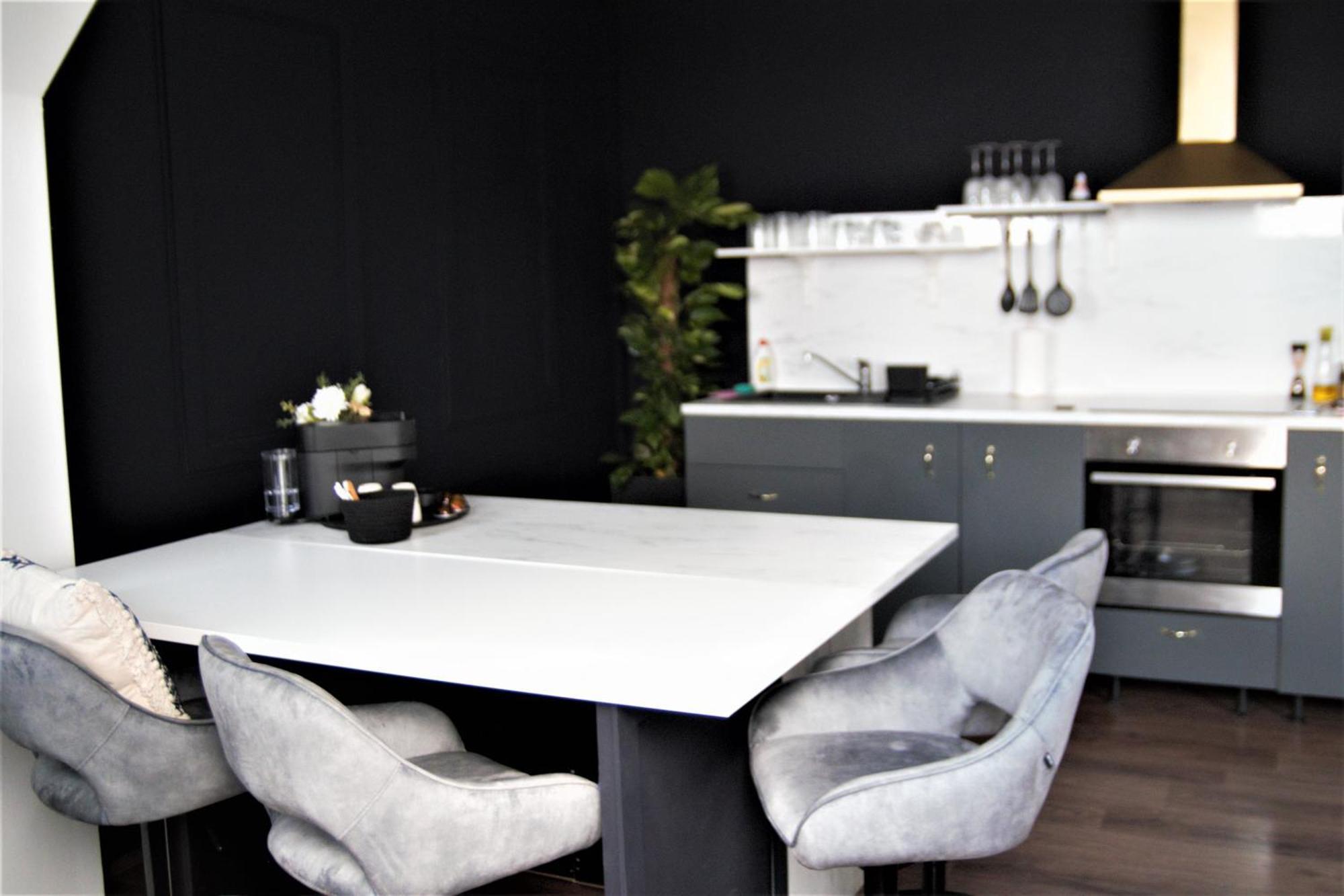 Spacious Flat & Parking Possibility, 3 Stops To Wenceslav Square Praga Exterior foto